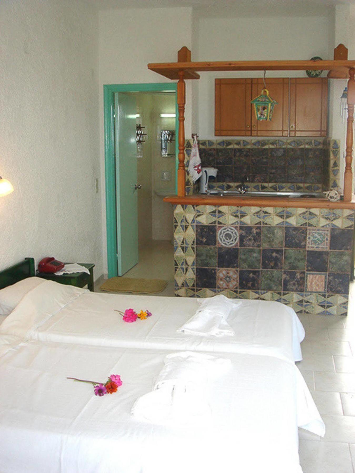 Finiki View Hotel Apartments Extérieur photo